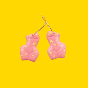 cuerpo rosa con oro aro