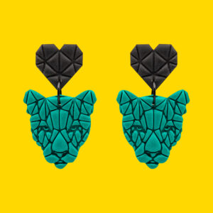 leona geometrica verde corazon negro pin