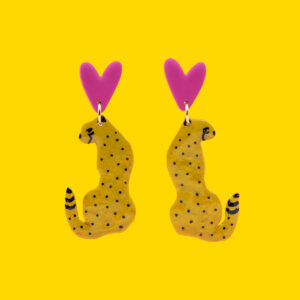 leopardo dorado corazon rosa pin