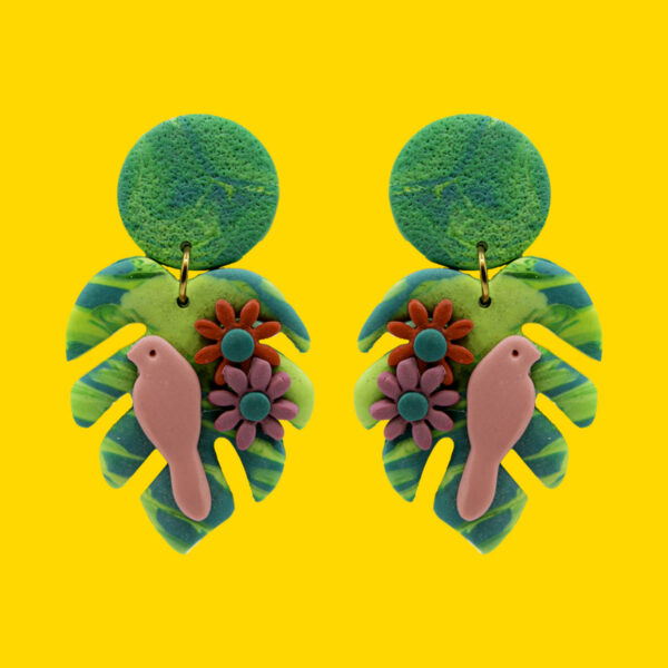 montsera con pajaro rosa