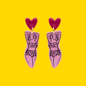 mujer banador rosa corazon rojo