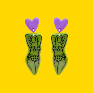 mujer banador verde corazon lila